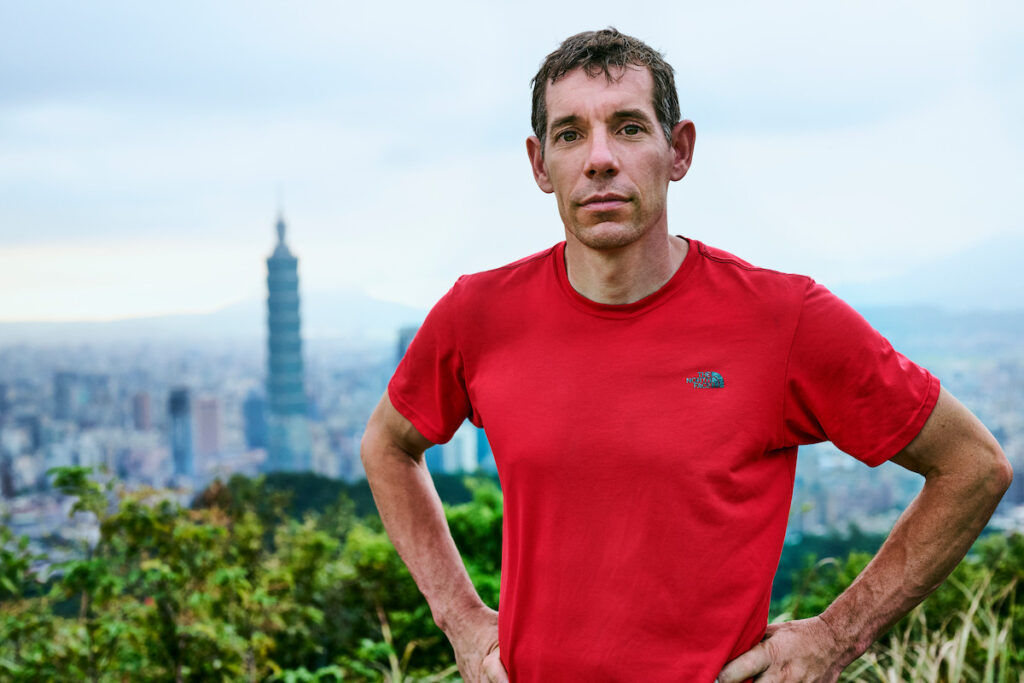 極限挑戰：Alex Honnold 無繩攀登台北101，直擊《Skyscraper Live》現場