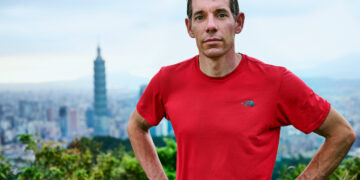 極限挑戰：Alex Honnold 無繩攀登台北101，直擊《Skyscraper Live》現場